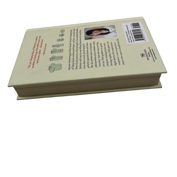 Spark Joy:  An Illustrated Master Class on the Art of Organizing and Tidying Up - Picture 4 of 16